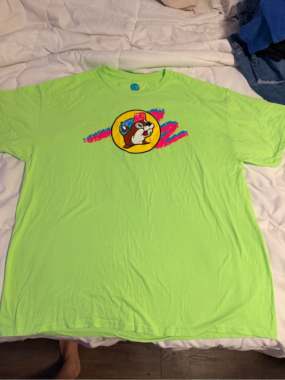 Buc-ee’s Neon Green Graphic Tee with Cartoon Patch size XL great condition